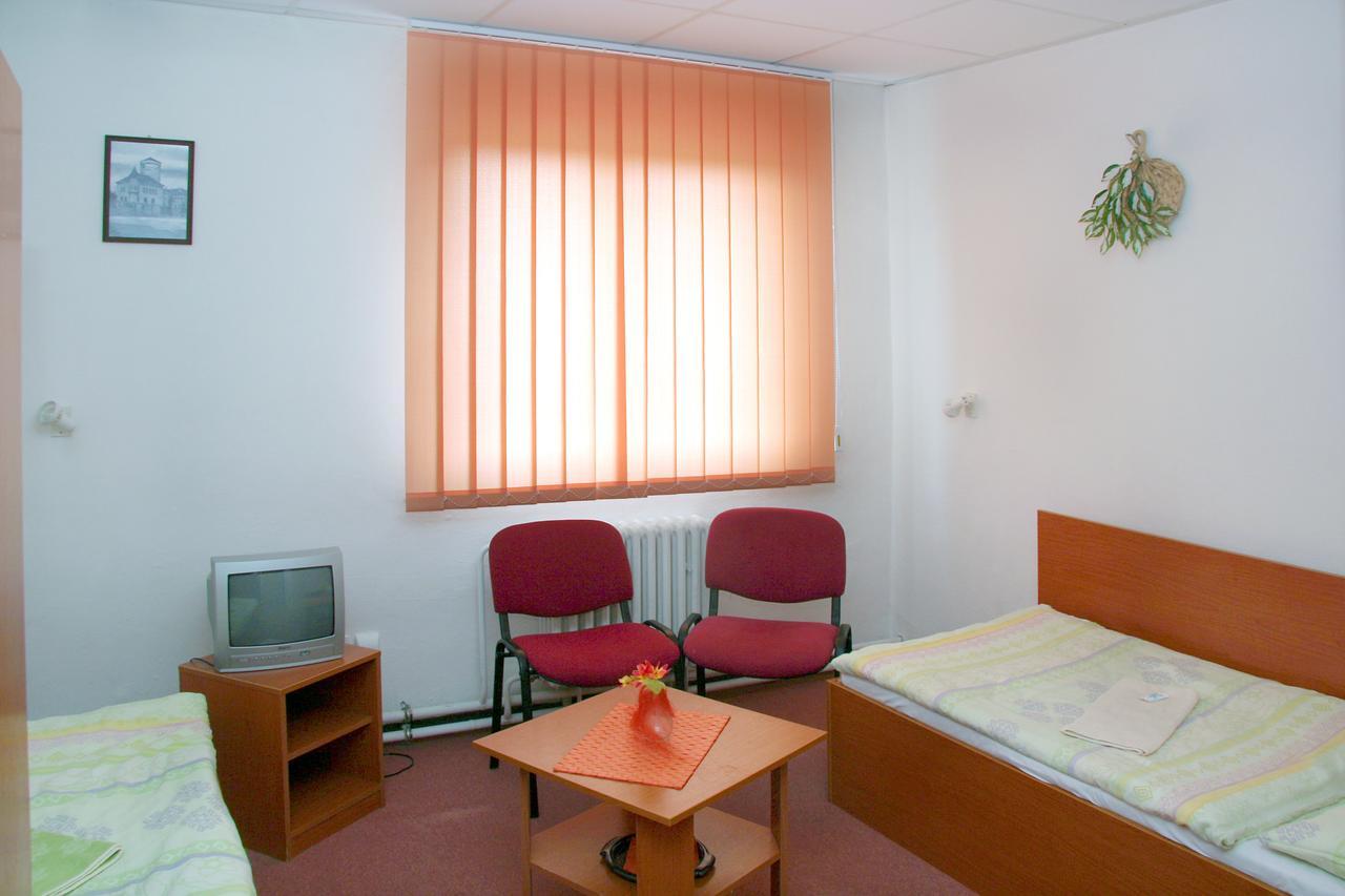 Penzion Olympia** Banska Bystrica Bagian luar foto